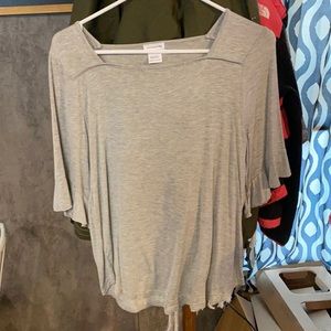 Medium grey top